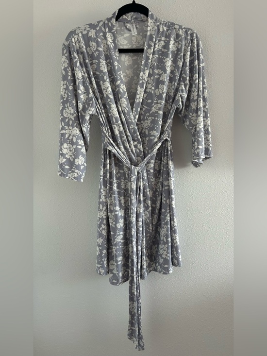 Marilyn Monroe Other - Marilyn Monroe Gray Floral Wrap Robe with White Print